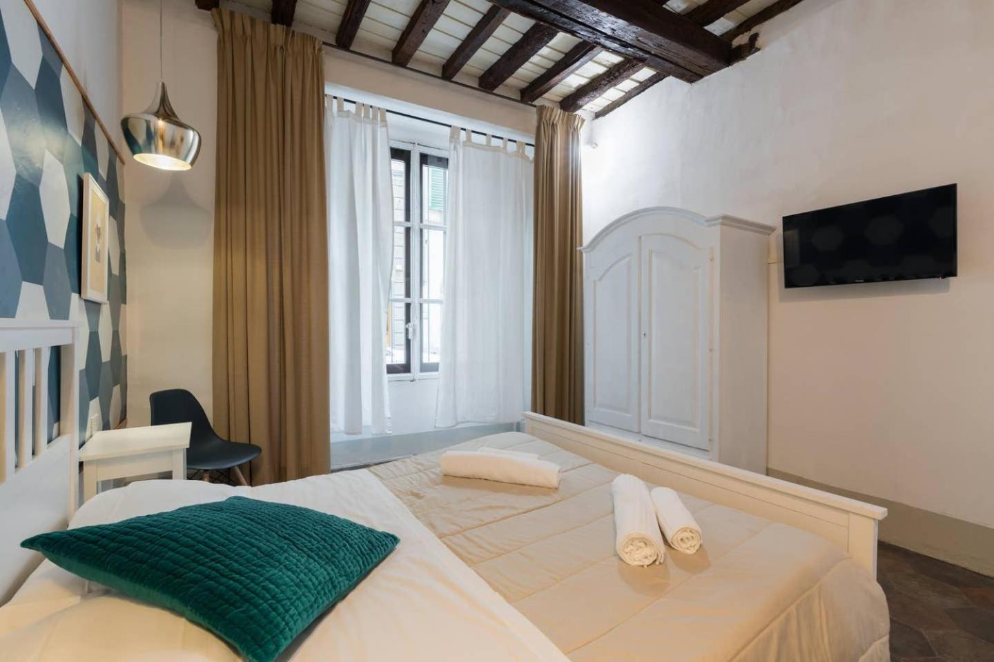 F4 - Santa Croce One Bedroom Flat 2 To 4 Guests Firenze Bagian luar foto