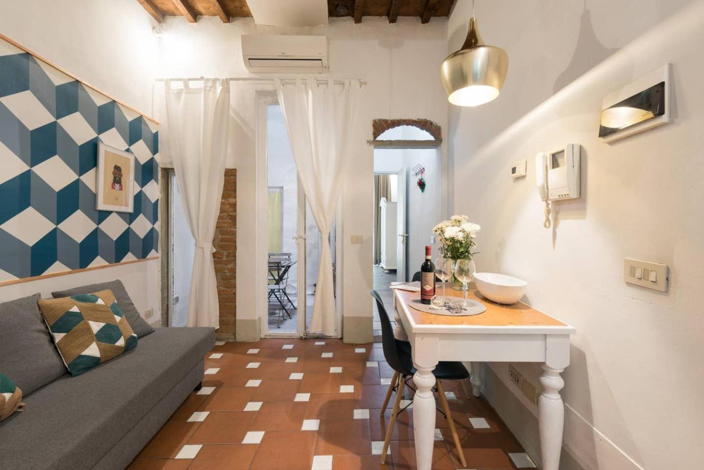F4 - Santa Croce One Bedroom Flat 2 To 4 Guests Firenze Bagian luar foto